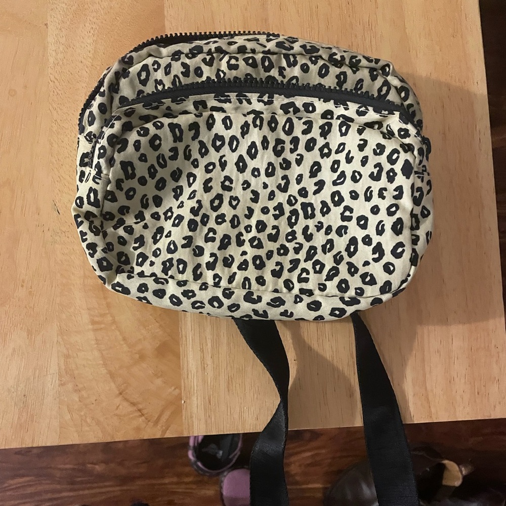 GUC BAGGU Honey Leopard Fanny Pack